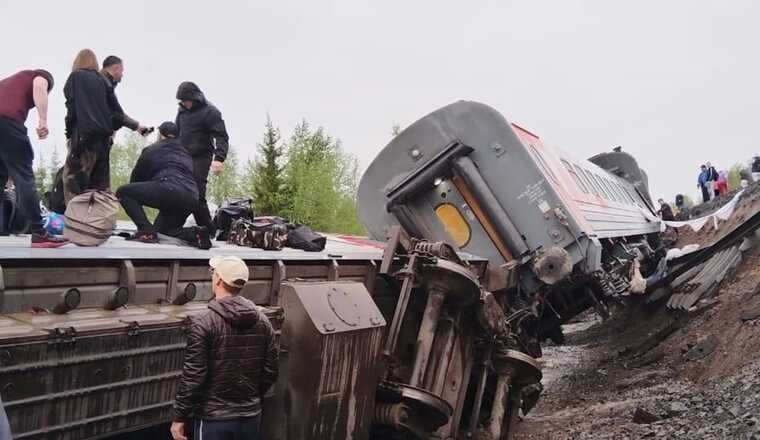 В Коми сошли с рельсов девять вагонов поезда Воркута - Новороссийск