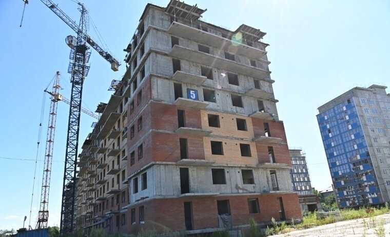 Позор по плану: как мэры Сургута и Нижневартовска завалили стройку десятилетия