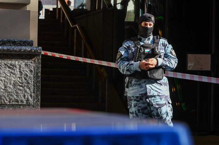 В Москве полиция устраивает рейды по клубам из-за подозрений в ЛГБТ-пропаганде