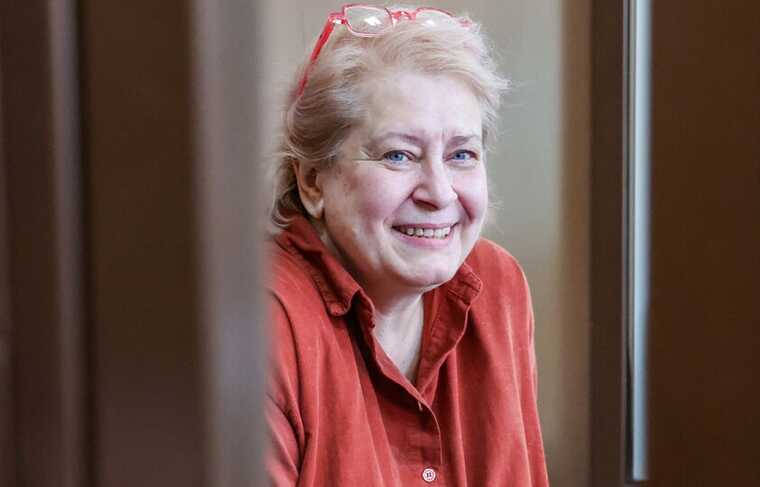 Кинокритик Екатерина Барабаш скрывается во Франции после побега из-под домашнего ареста